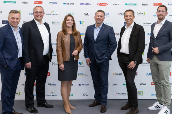 (v.l.) Robert Pichler (TBH Ingenieur GmbH), Tobias Meßmann (Winkelmann Group), Julia Karimi-Auer (Land Steiermark), Alexander Sollböck (Reflex Austria), Johannes Huber-Grabenwarter (ODÖRFER HAUSTECHNIK KG),) und Julius A. Hübner (zt:hübner)