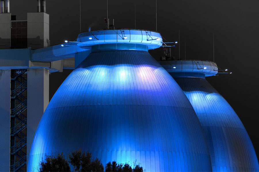 DeltaLUXX blue im Außenbereich eines Klärwerks.