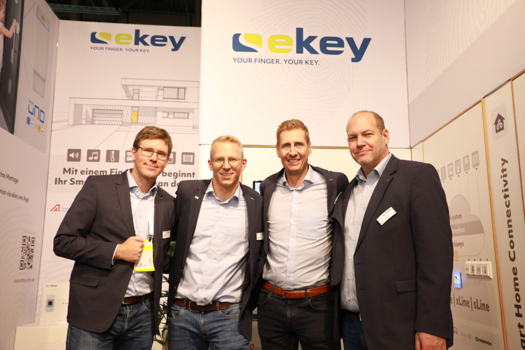Das österreichische Unternehmen ekey bezeichnet sich als Europas Nr. 1 bei Fingerprint-Zutrittslösungen – wir besuchten das Team am Messestand in Frankfurt. (Bild: i-magazin)