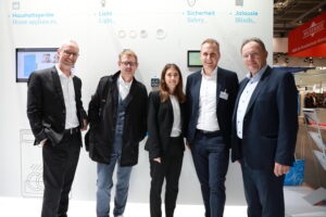 Eine hochrangige Rexel-Delegation zu Besuch bei ABB: Christian Andre, Jürgen Luschan, Lisa Bruckner, Stefan Kleinhans und Robert Pfarrwaller (v.l.n.r.)