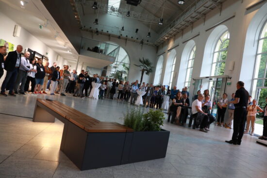Der Event lockte über 100 lichtaffine Architekten, Designer, Planer, Elektrotechniker und Händler in die Orang.erie. (Bild: www.i-magazin.com)