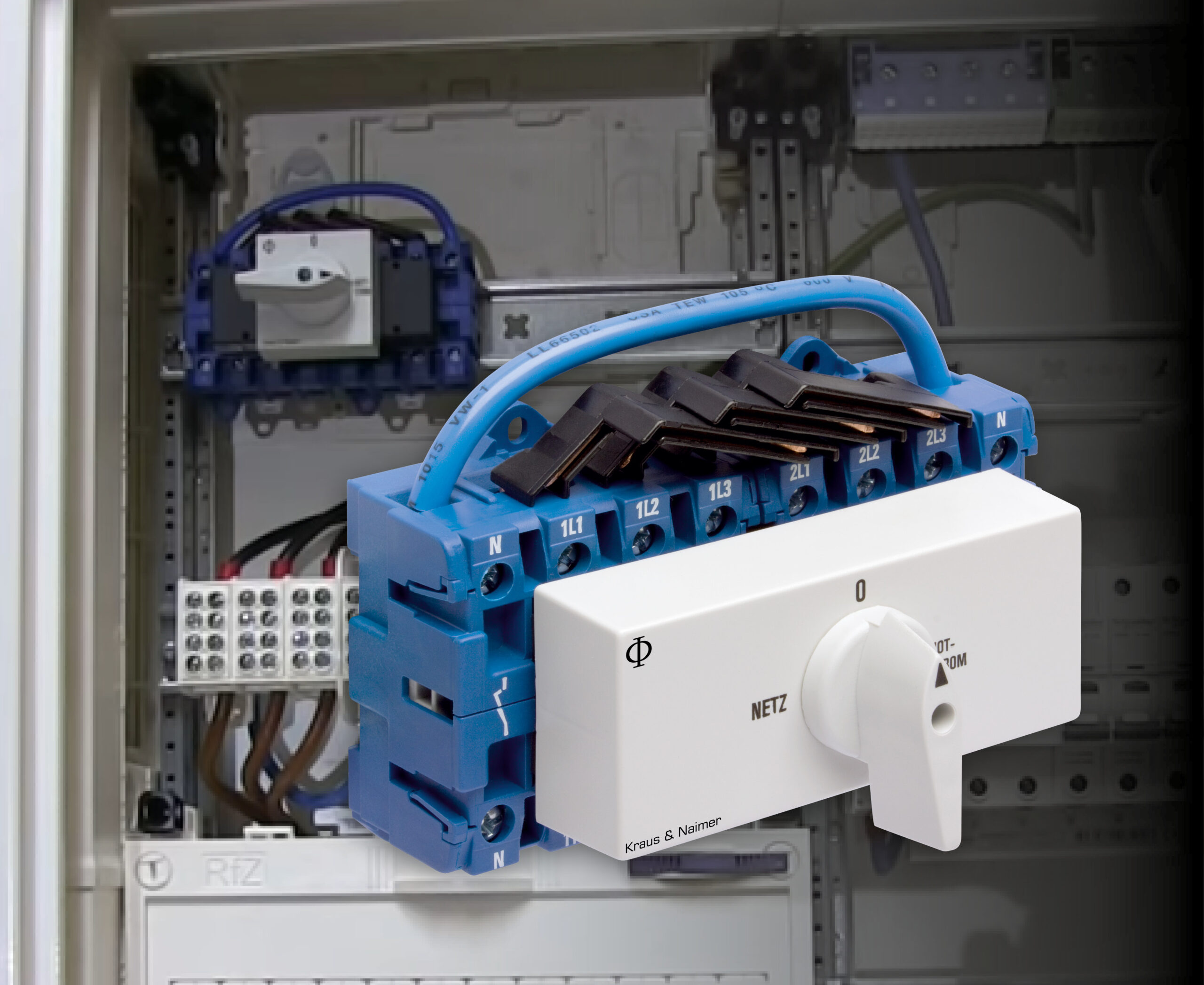 Mit dem Kraus & Naimer Netz-O-Notstrom-Umschalter schalten Sie Ihre reguläre Stromversorgung sicher auf eine Ersatzstromversorgung (z.B. Aggregat, Photovoltaik) um.