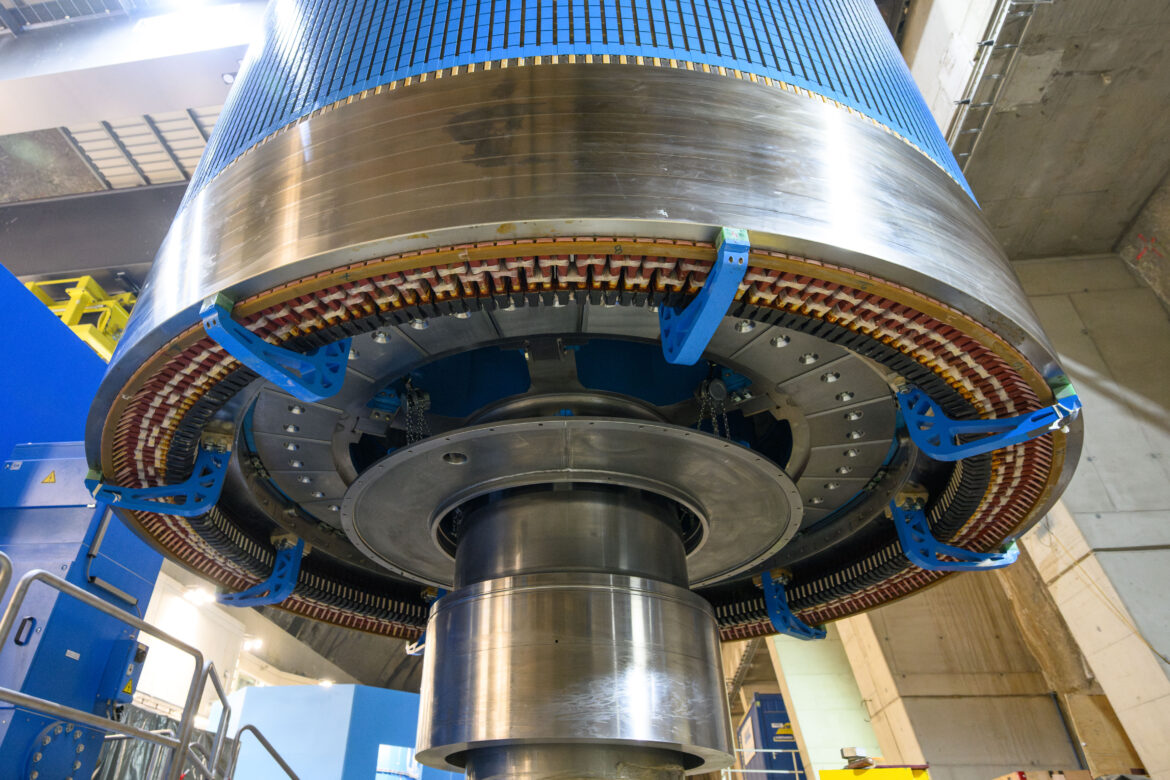 355 Tonnen-Rotor erfolgreich eingehoben | i-Magazin