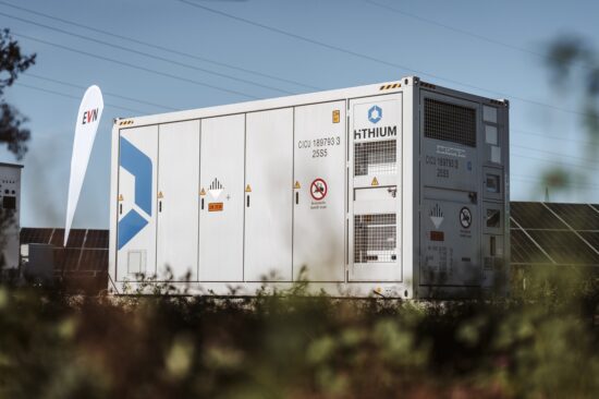 Großbatteriespeicher in Containerbauweise an einem EVN-Standort zur Stabilisierung des Stromnetzes.