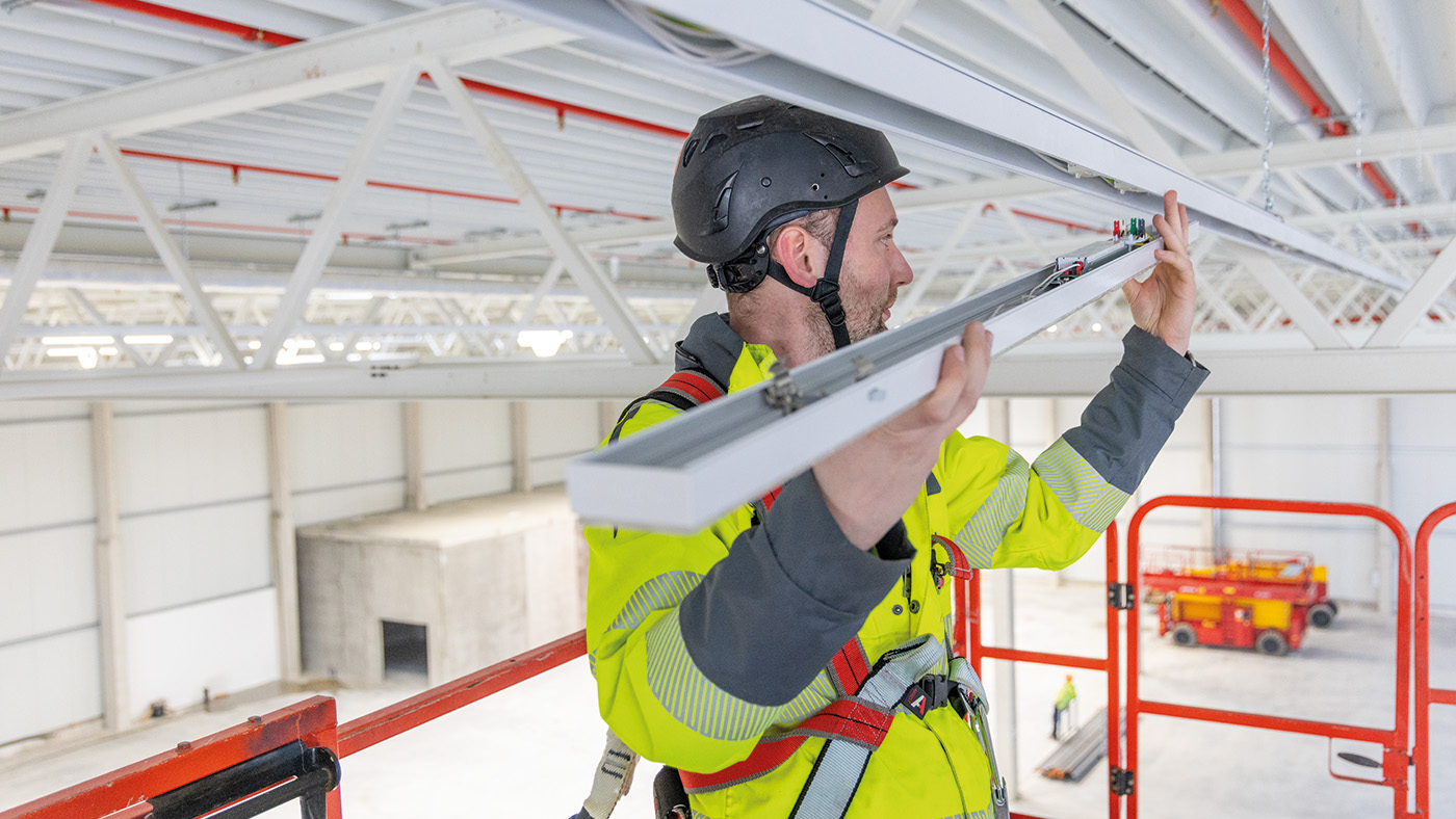 Wie-schnell-geht-Lichtband-wirklich-