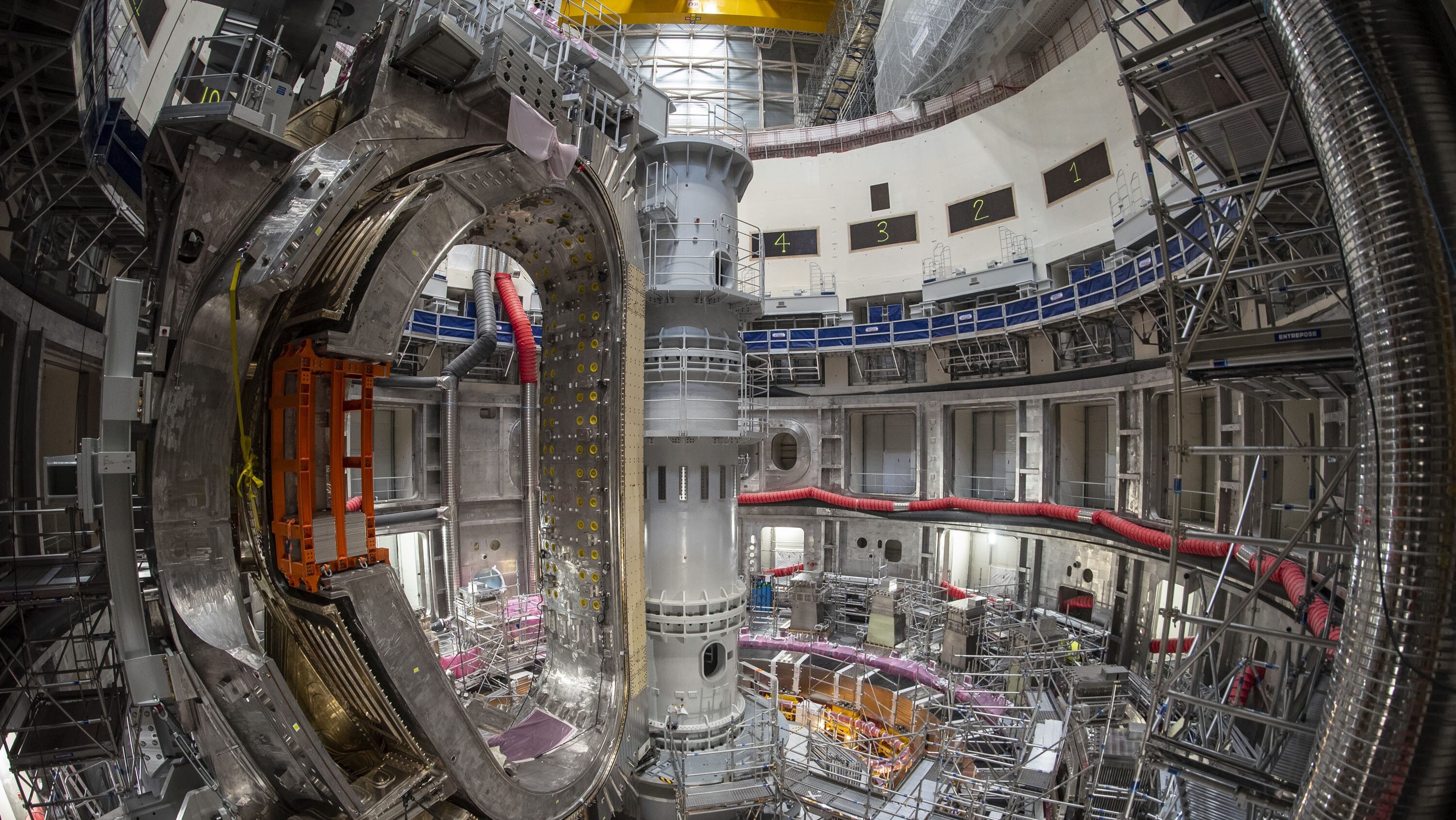 Einzigartiger-Steuerschrank-f-r-Kryopumpe-im-Tokamak-Zukunftsreaktor