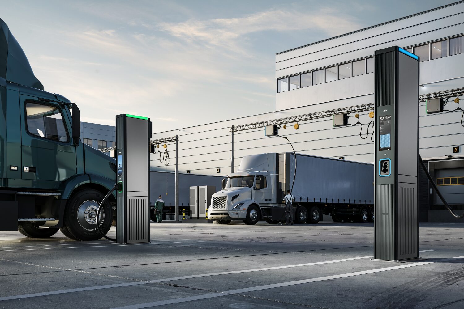 Ladesäulen für elektrische Lkw in einem Logistikdepot.