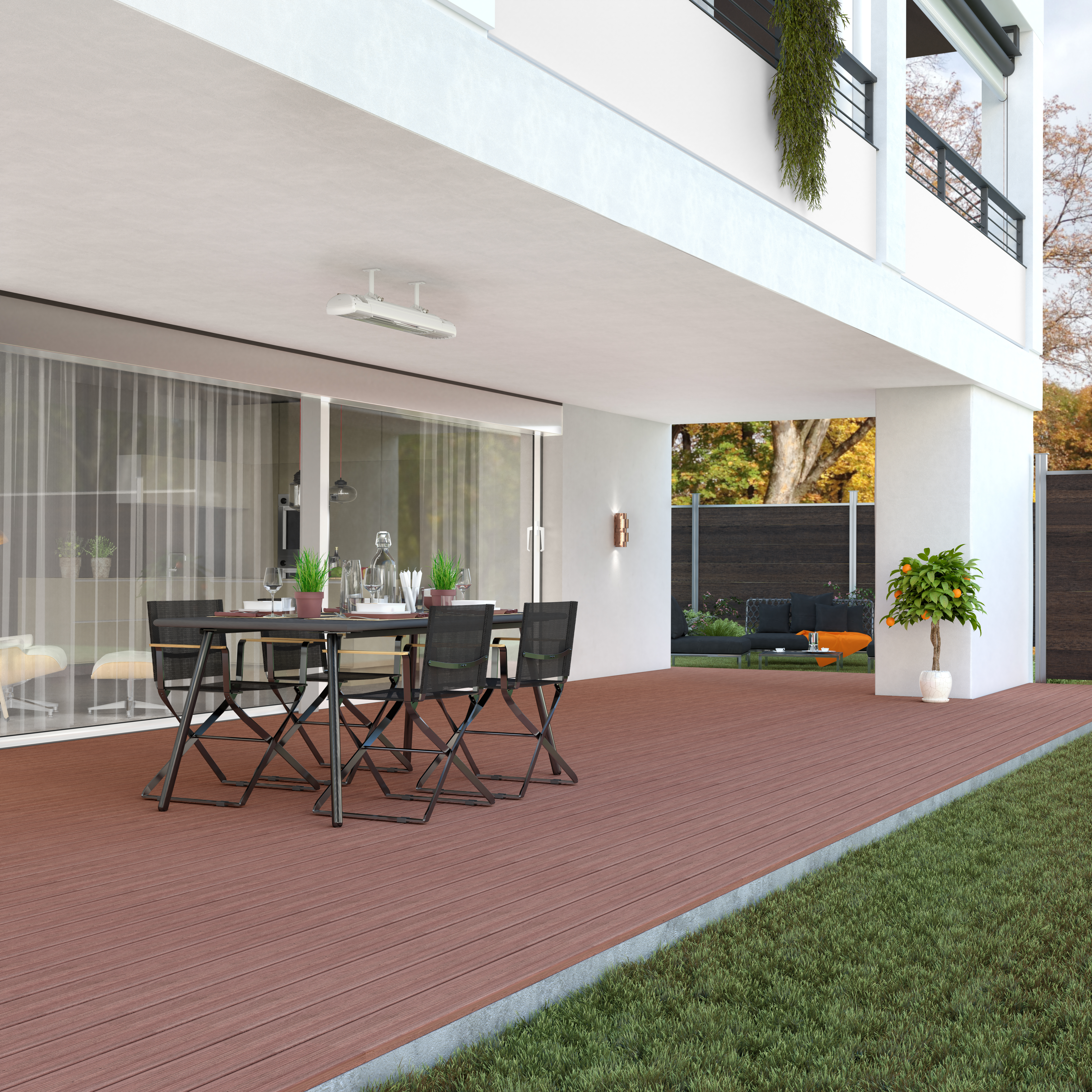 Terrasse mit montiertem Infrarot-Heizstrahler für effiziente Wärme im Außenbereich eines Wohnhauses.