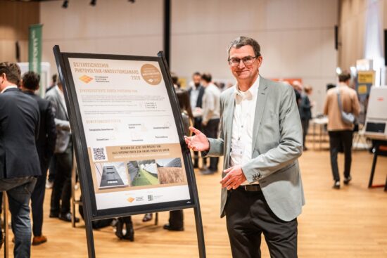 Hubert Fechner präsentiert Poster zum Photovoltaik-Innovationsaward 2026