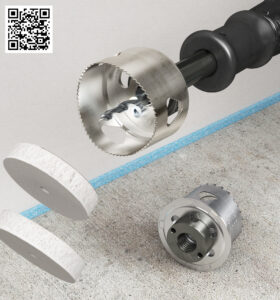 Lochsäge beim Bohren einer präzisen Öffnung in einer Trockenbauwand.