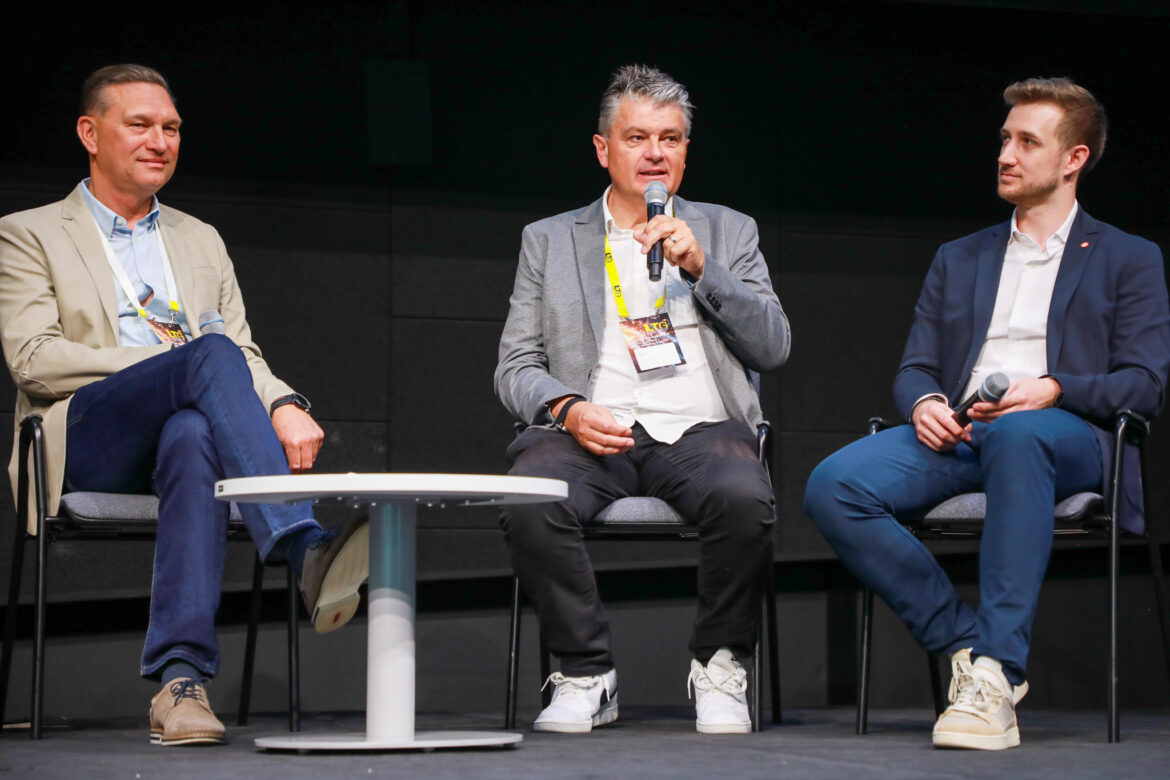 Peter Haumer von Kiteo Licht bei der Podiumsdiskussion des LTG-Kongresses in Tulln über Lichtqualität, Beleuchtung und den Wert guten Lichts.