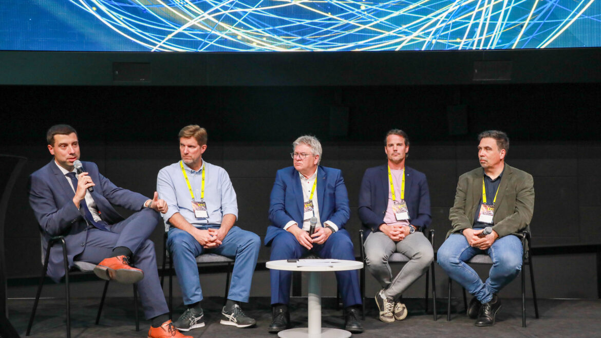 Podium beim LTG-Kongress in Tulln zur Digitalisierung der Straßenbeleuchtung mit Florian Hinteregger, Andreas Schnegg-Primus, Rudolf Gruber, Bernhard Gruber und Gerald Wötzl.