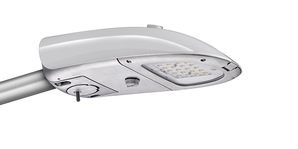 LED-Straßenleuchte Iridium gen4 Mini von Signify in silbergrau mit kompakter Bauform und integriertem LED-Modul.
