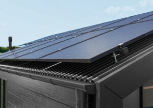 Photovoltaikmodule auf Wellblechdach mit Obo Stockschrauben-Montage