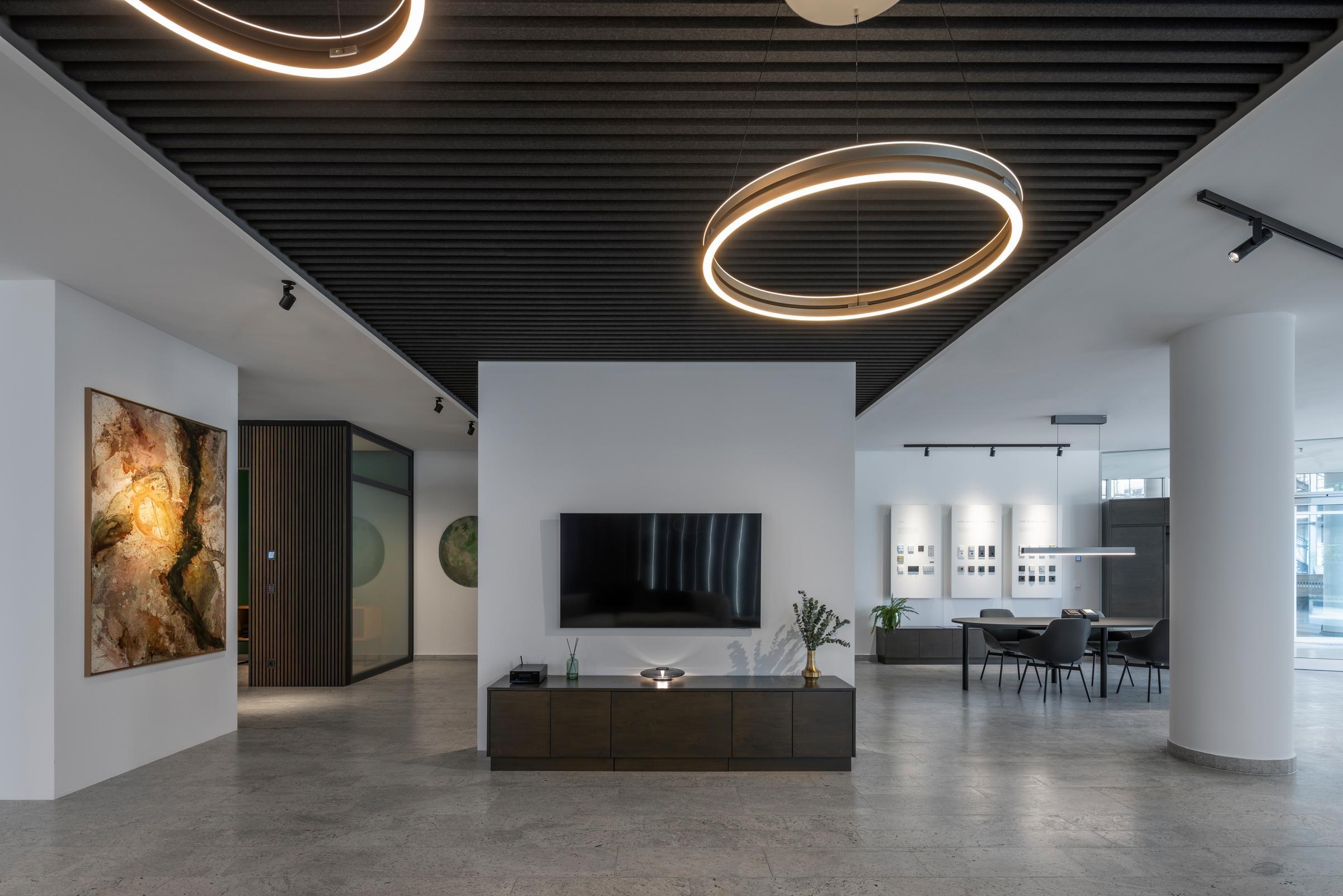 Beratungs- und Präsentationsbereich für Smart-Home-, KNX- und Gebäudetechniklösungen.