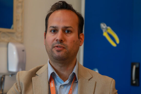 Christos Tsegkis, Regional Manager EV Charging bei Sungrow, spricht über Ladeinfrastruktur und bidirektionales Laden
