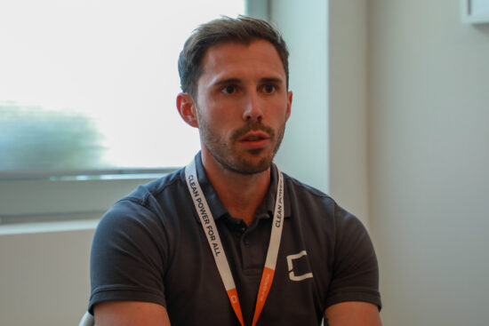 Lukas Gruber-Veit, Key Account Manager PV & BESS bei Sungrow, spricht über Batteriespeicher und Utility-Projekte in Österreich