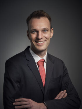 Dipl.-Ing. Christoph Unger, Head of Business Unit Energy & Power Solutions, Rittal Österreich: „Internationale Energy-Projekte haben gezeigt, wie viel Potenzial in strukturierten, skalierbaren Systemlösungen steckt. Mit diesem Ansatz wollen wir unsere Energy-Aktivitäten im österreichischen Markt weiter ausbauen – mit einem klaren Fokus auf Kundennutzen und technologische Kompetenz."