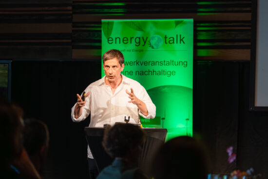René Waclavicek (LIQUIFER Systems Group) beleuchtete die Herausforderungen bewohnbarer Umgebungen im Weltraum.