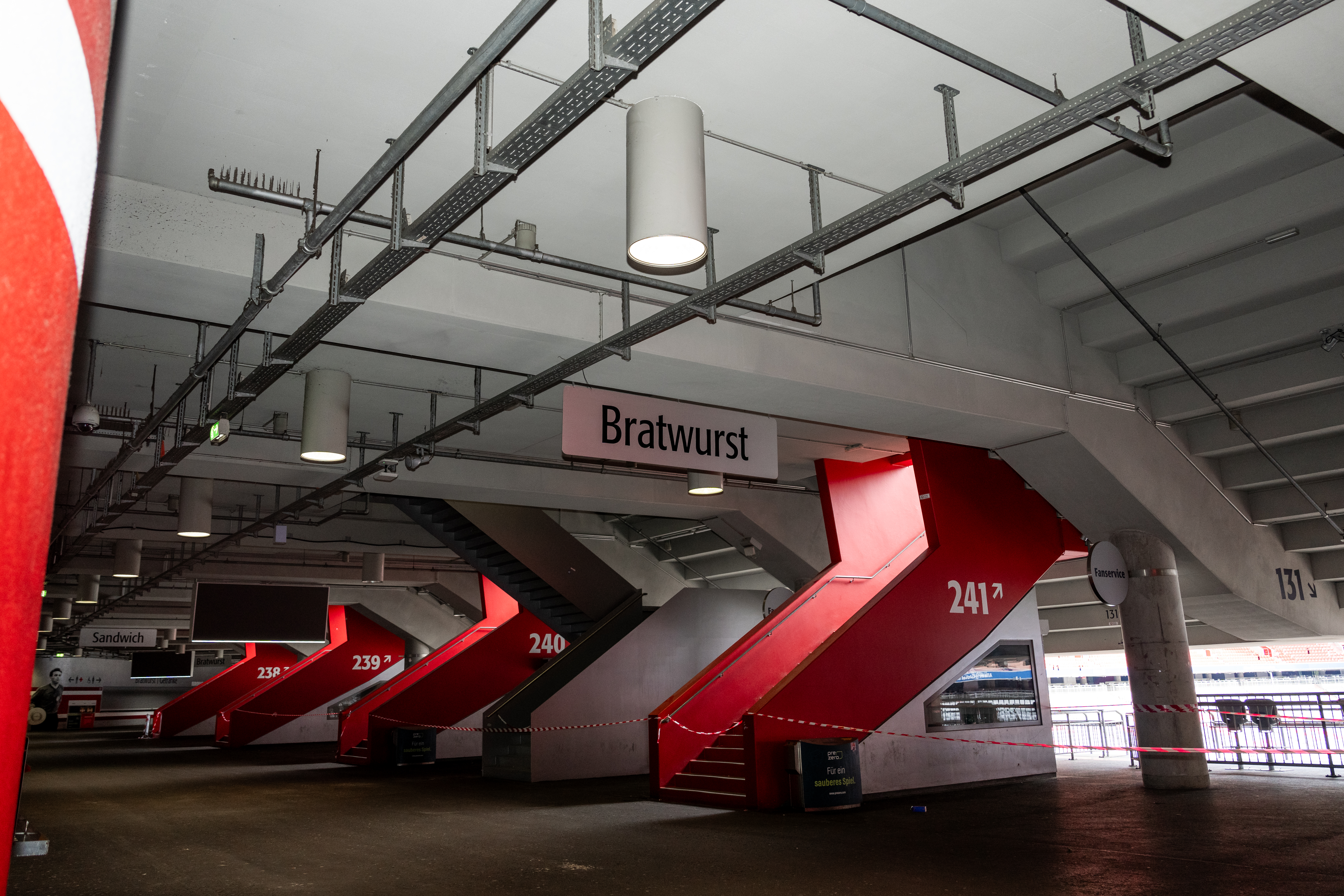 Modernisierte Beleuchtung im Innenbereich der Allianz Arena mit Ledvance-Lichtlösungen.