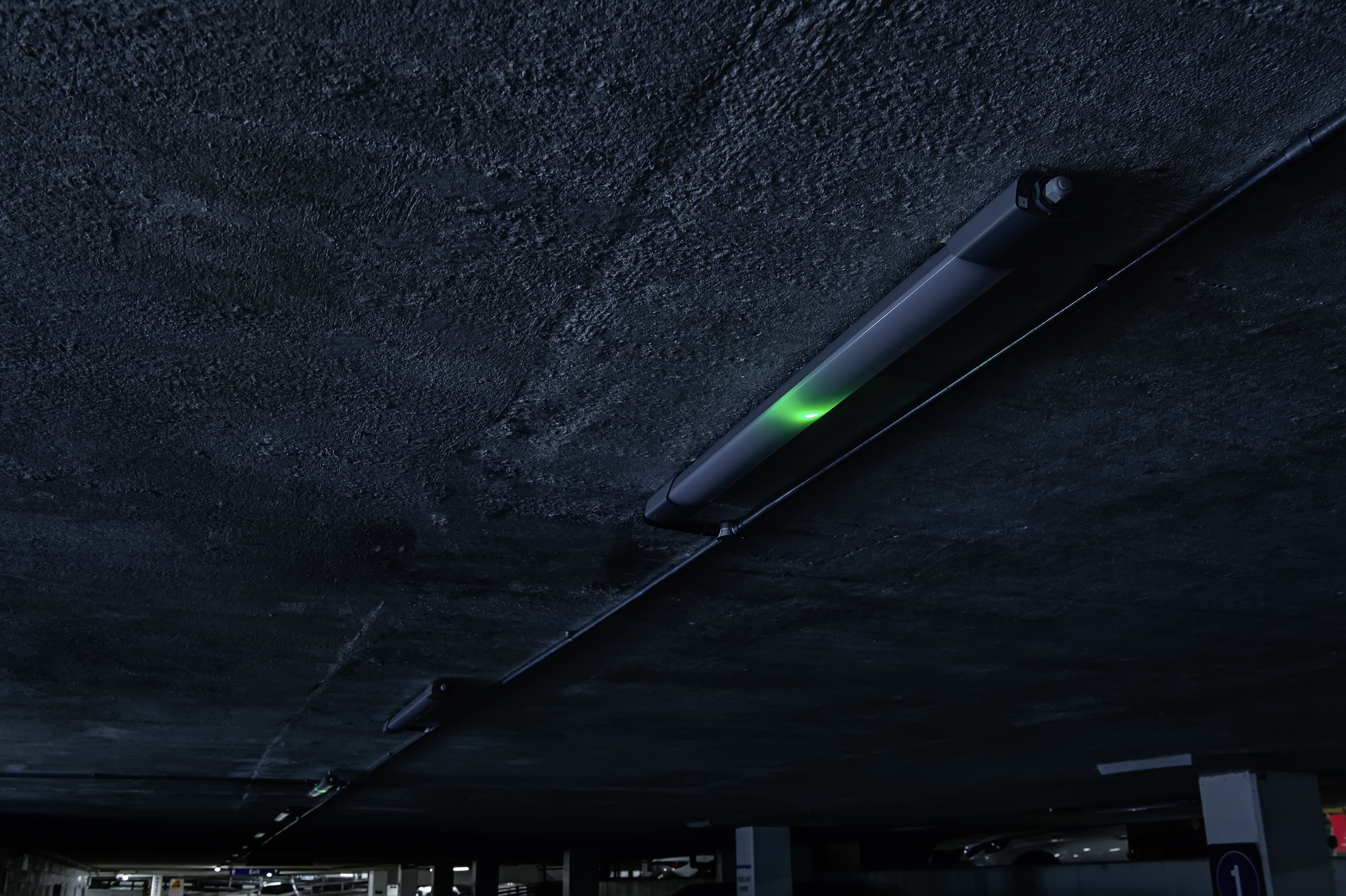 Prüfung der Notlicht-Funktion: Status-LED leuchtet dauerhaft grün, wenn die Notlicht-Funktion in Ordnung ist.