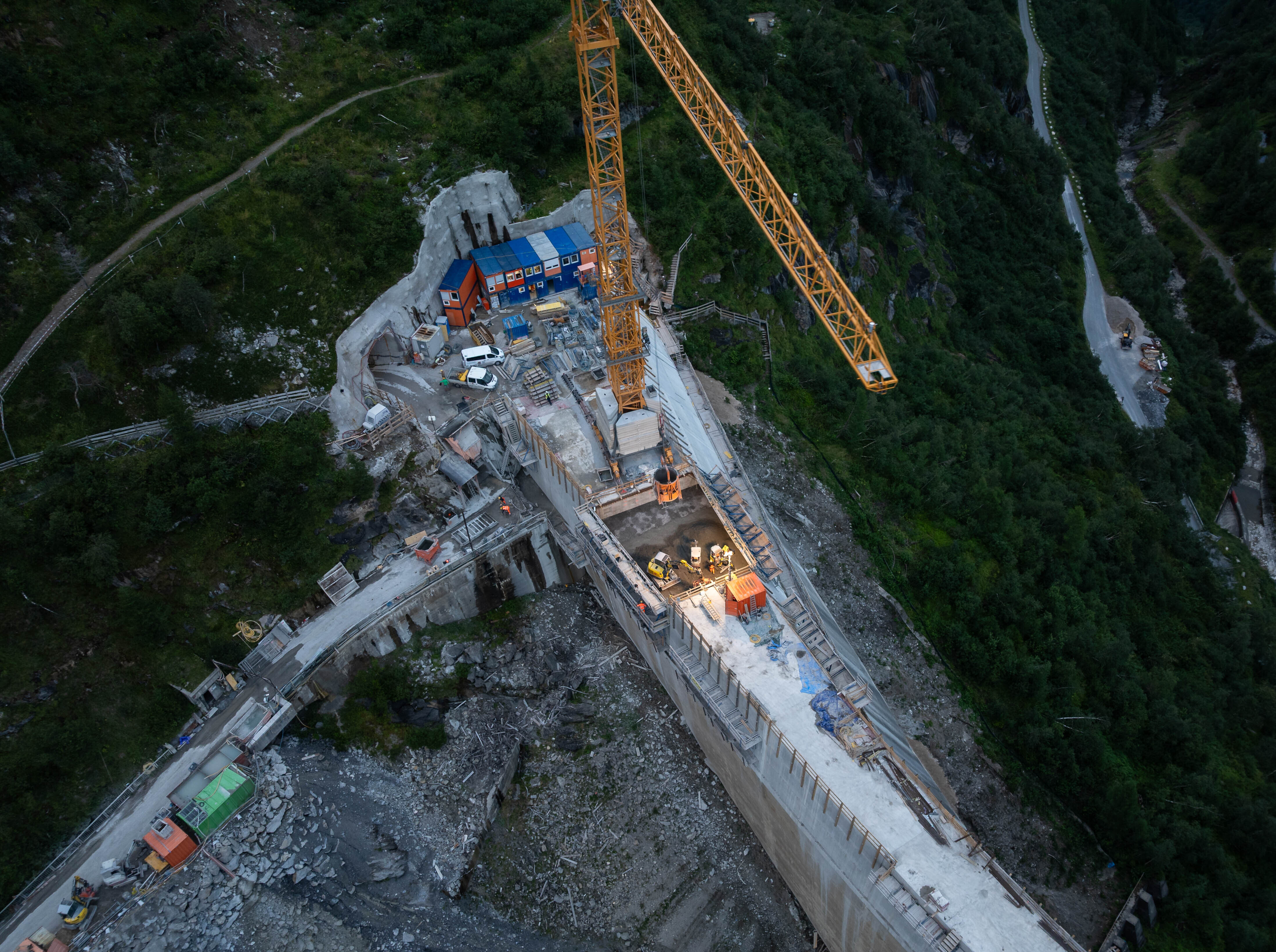 Abschluss der Betonarbeiten für die Erhöhung der Limbergsperre. (Bild: Verbund | Johannes Wiedl)