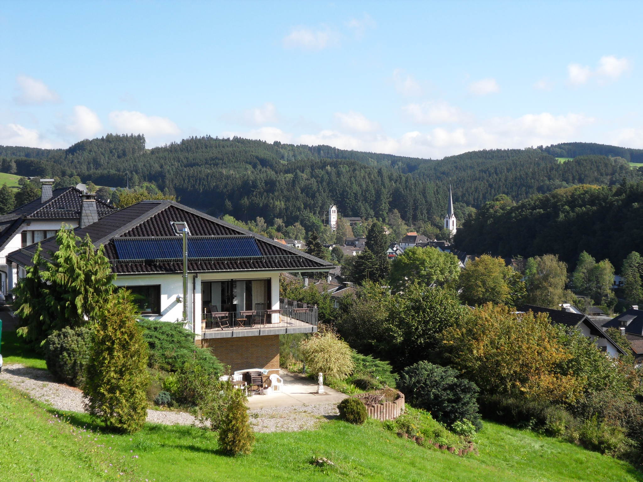 Einfamilienhaus mit früherer Solarthermieanlage auf dem Dach