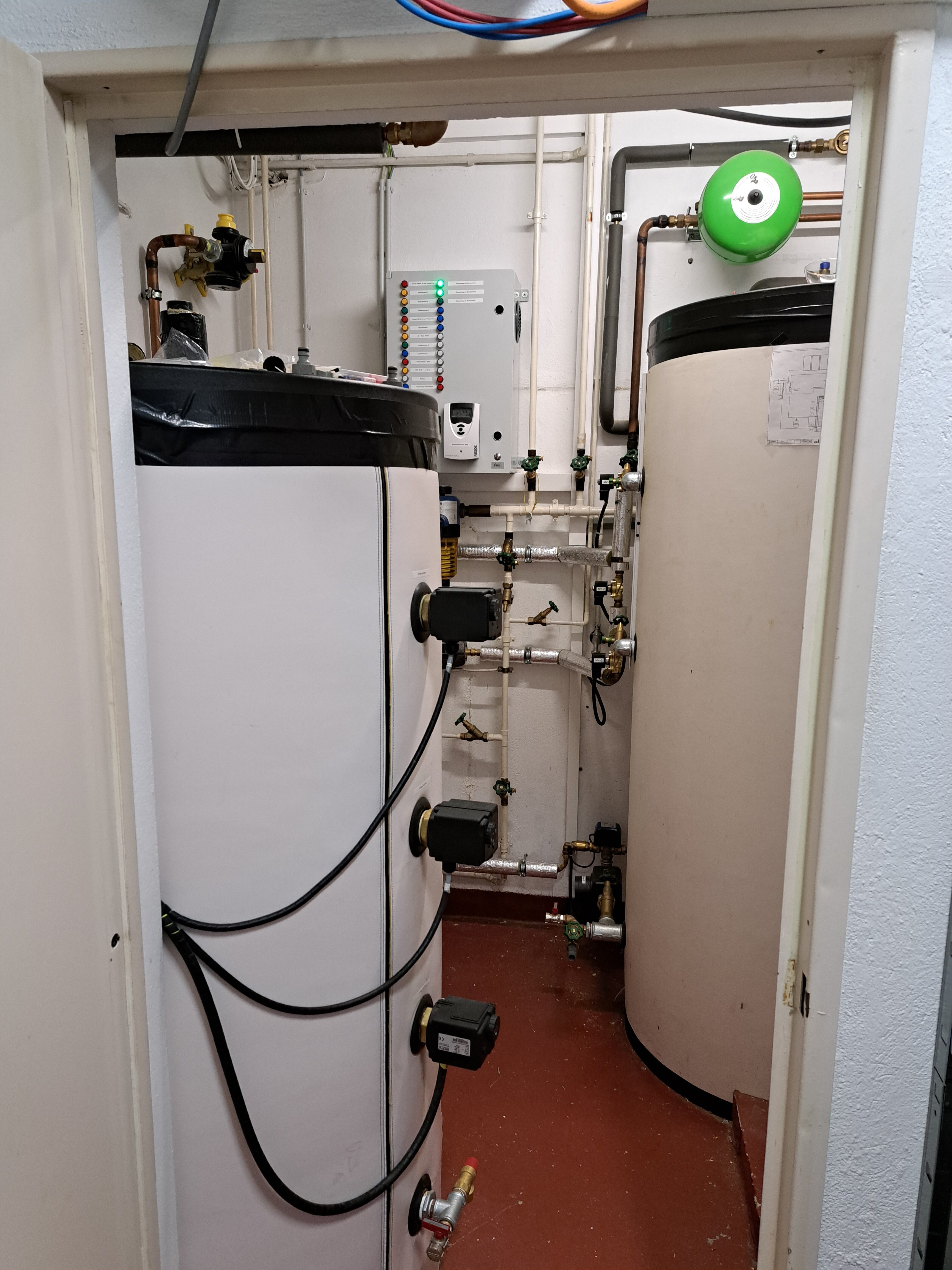Pufferspeicher und Heiztechnik zur Speicherung von PV-Überschussenergie