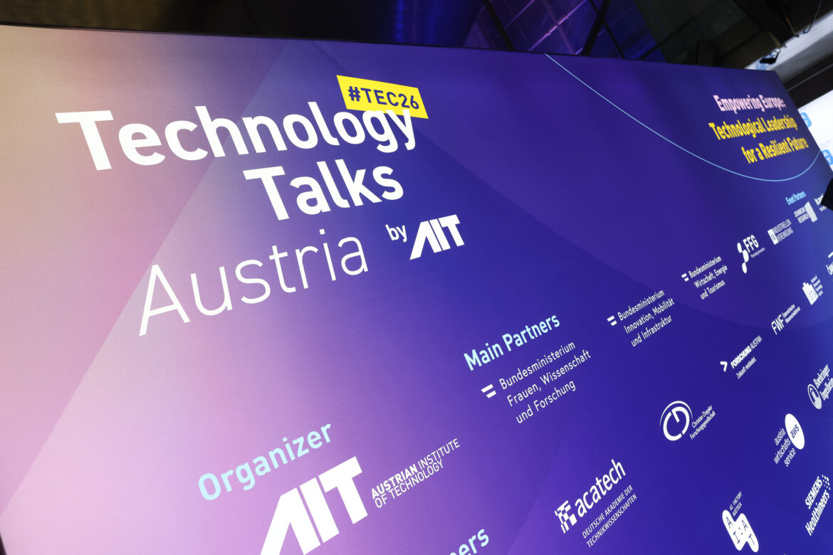Aufsteller der Technology Talks Austria 2026 mit Veranstaltungstitel und Logos der beteiligten Partner.
